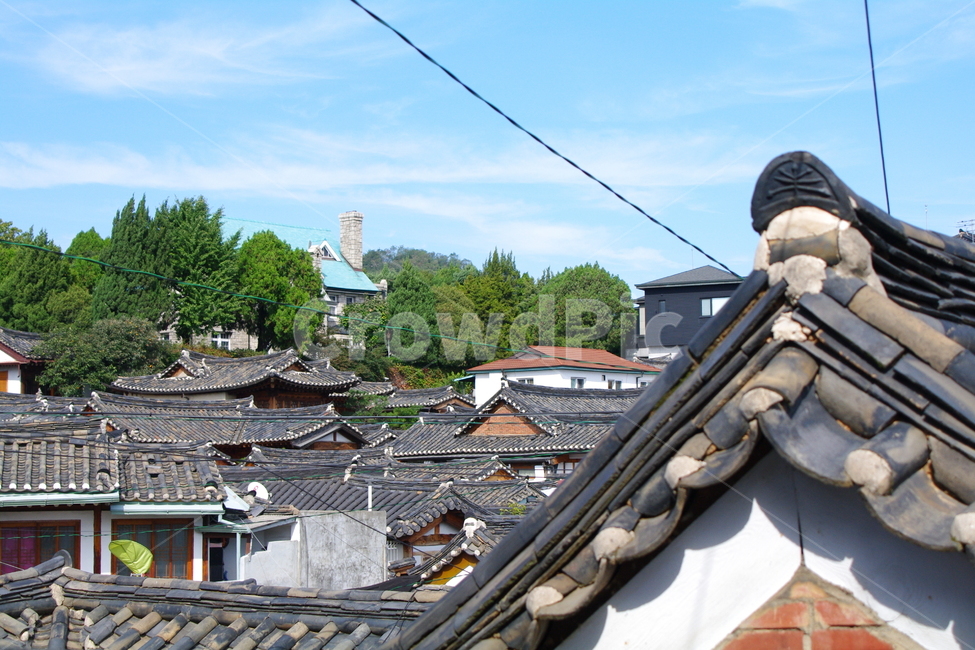 북촌,한옥,풍경,서울,roof,지붕,기와,기와지붕,하늘,파란하늘,북촌한옥마을,한옥마을,한국전통,한국적인,한국,랜드마크,한국전통,한국문화,korean traditional,korean culture,건축물,건물외관,exterior,building,structure,architecture,construction