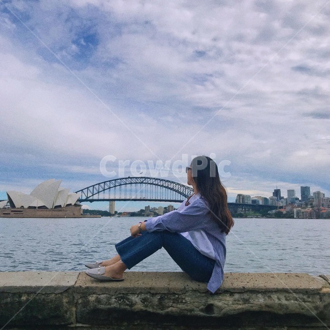호주,시드니,오페라하우스,강가,랜드마크,랜드마크,landmark,tourist attraction,해외,외국,세계,foreign,oversea,world,세계랜드마크,해외랜드마크,외국랜드마크,world landmark,world tourist attraction,사람,인물,인간,human,person,여성,여자,woman,female,lady,building,건물,architecture,건축물