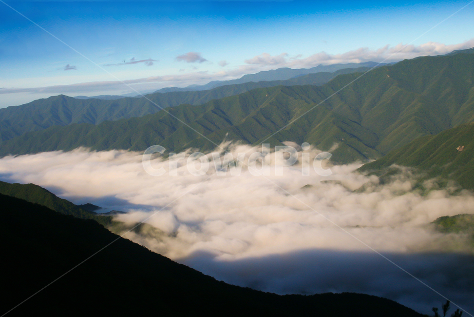 등산,산,안개,구름,배경,운해,정상,맑음,자연,풍경,nature,landscape,한국자연풍경,한국자연경관,korea nature landscape,slope,경사,outdoors,옥외,mountain,mountain range,산맥,scenery,경치