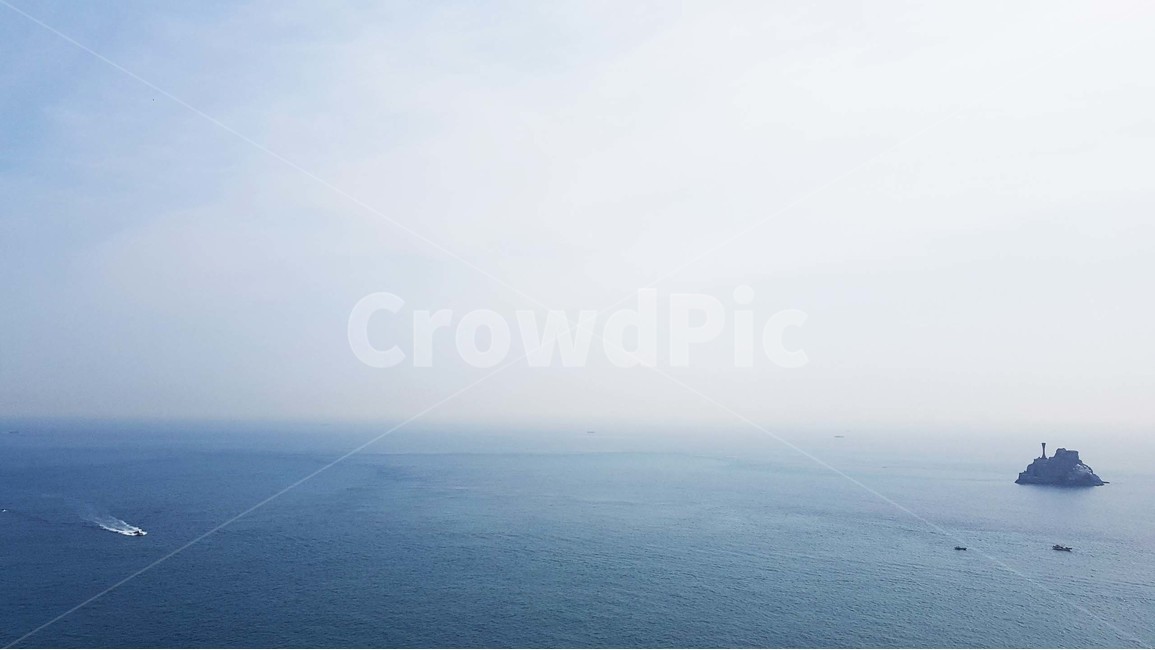 바다,바닷가,파도,해안가,수평선,자연,풍경,절경,해안도로,하늘,절벽,해안절벽,나무,윤슬,물거품,부산,이기대,해파랑길,겨울바다,파란색,바위,자연,풍경,nature,landscape,outdoors,옥외,horizon,sky