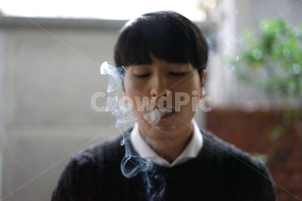 남성,남자,담배연기,담배,흡연,금연,니코틴,사람,인물,인간,human,person,남성,남자,man,male,건강,헬스웨어,헬스케어,healthware,health care