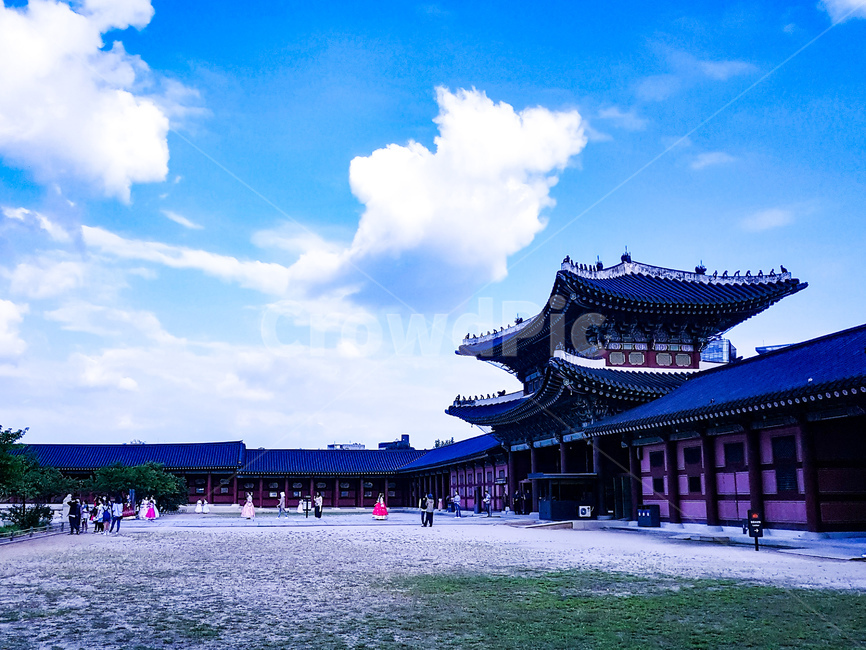 고궁,건물,경복궁,하늘,휴일,푸른색,한국전통,한국문화,korean traditional,korean culture,랜드마크,landmark,tourist attraction,한국랜드마크,한국관광지,한국명소,korea landmark,korea tourist attraction,사람들,대중,군중,other people,crowd,건축물,건물외관,exterior,building,structure,architecture,construction