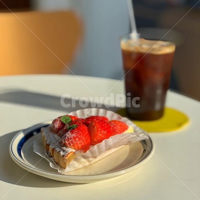 음식,카페,딸기,커피,디저트,coffee,desert,cafe,음식,식재료,요리,food,cook,meal,dishes,food reserves,디저트,간식,후식,dessert,snack,커피,카페,coffee,cafe