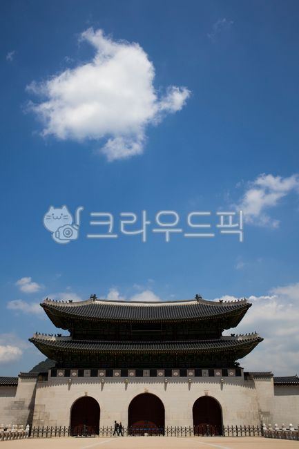 경복궁,한국,한옥,구름,하늘,궁,기와,용마루,왕,광화문,오래된,문화재,gyeongbokgungpalace,korea,hanok,clouds,sky,palace,rooftiles,ridge,king,gwanghwamun,old,culturalheritage