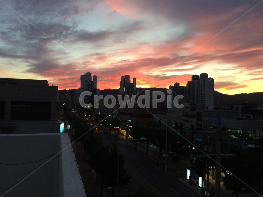 nature,자연,outdoors,옥외,sky,황혼,dusk,일몰,sunset,하늘,dawn,새벽,redsky,붉은하늘,노을,도시노을,도시