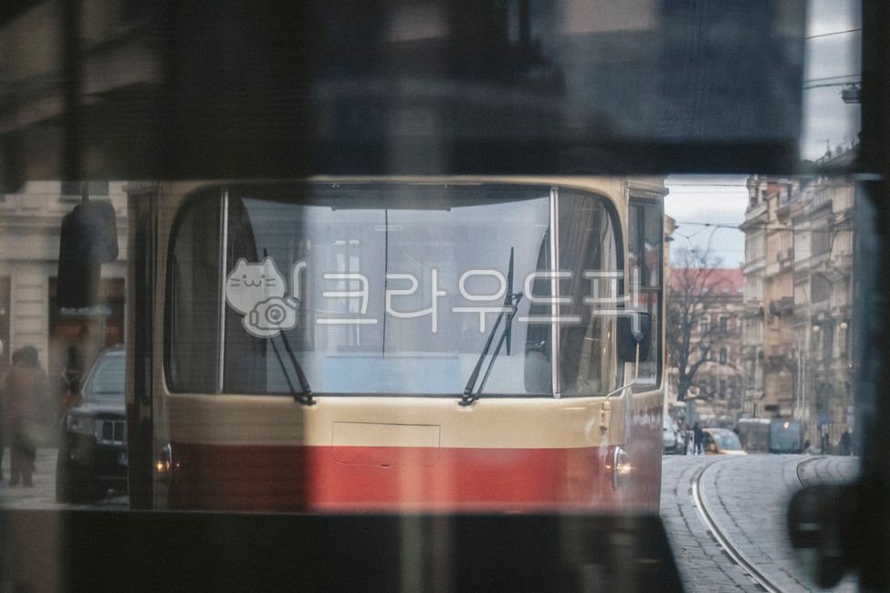 체코,프라하,트램,프라하트램,전차,외국,해외,동유럽,유럽,감성,리어뷰,rearview,창문,차창,교통,교통수단,traffic,transportation