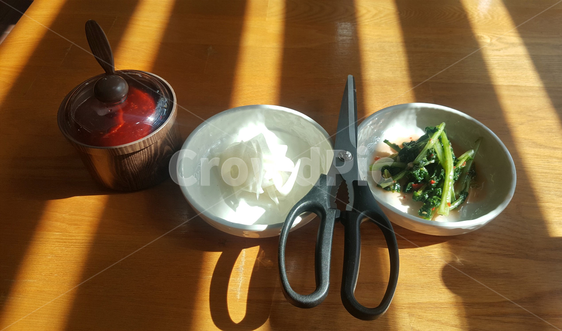 기본찬,열무김치,양념장,냉면양념장,단무지,햐안무,냉면기본찬,국수요리기본찬