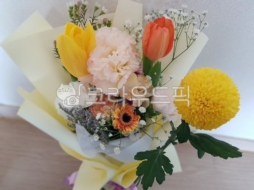 flowerbouquet,꽃다발,flowerarrangement,꽃꽃이,flower,꽃,노란꽃