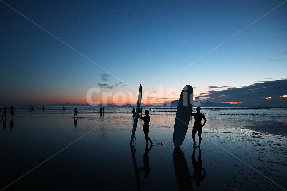 female surfer,sea,cloud,sight,couple surfer,man,female,human,sky,surfer,male surfer,red sky,nature,Dadaepo Beach,ocean,background,person,sunset,silhouette,leisure activities