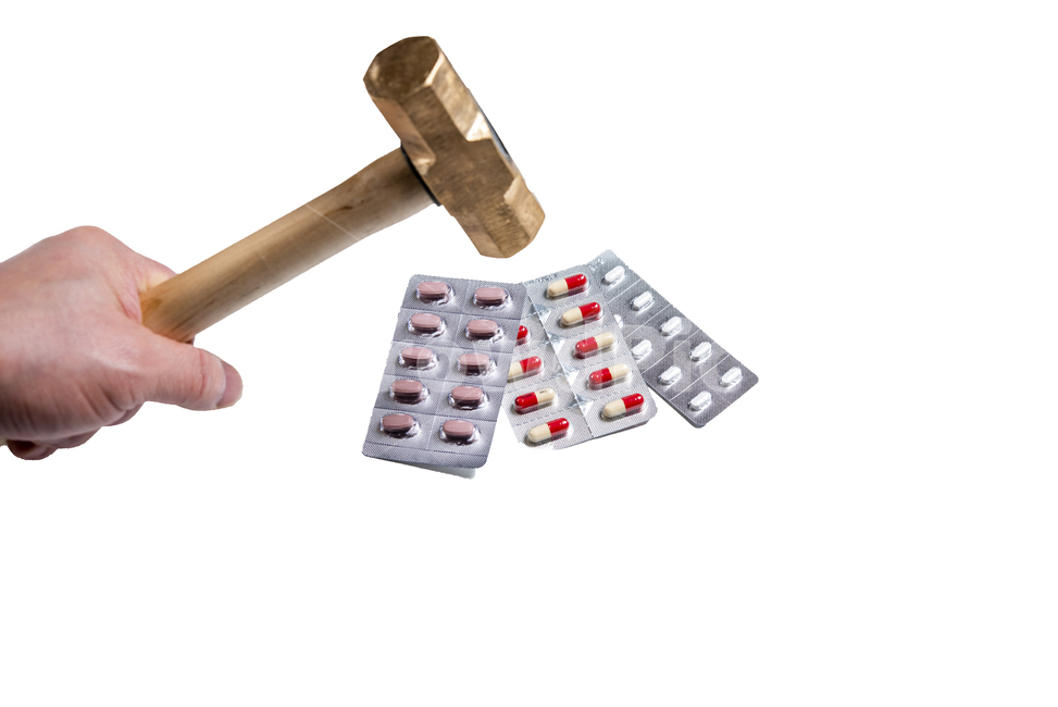 hammer,hand,health,medical,medicine,painkillers,pharmaceutical,pill,prescription,treatment,약,약물남용,건강,의료,의학,병원,medical,hospital,clinic,연출,컨셉,콘셉,direction,concept,누끼,remove background