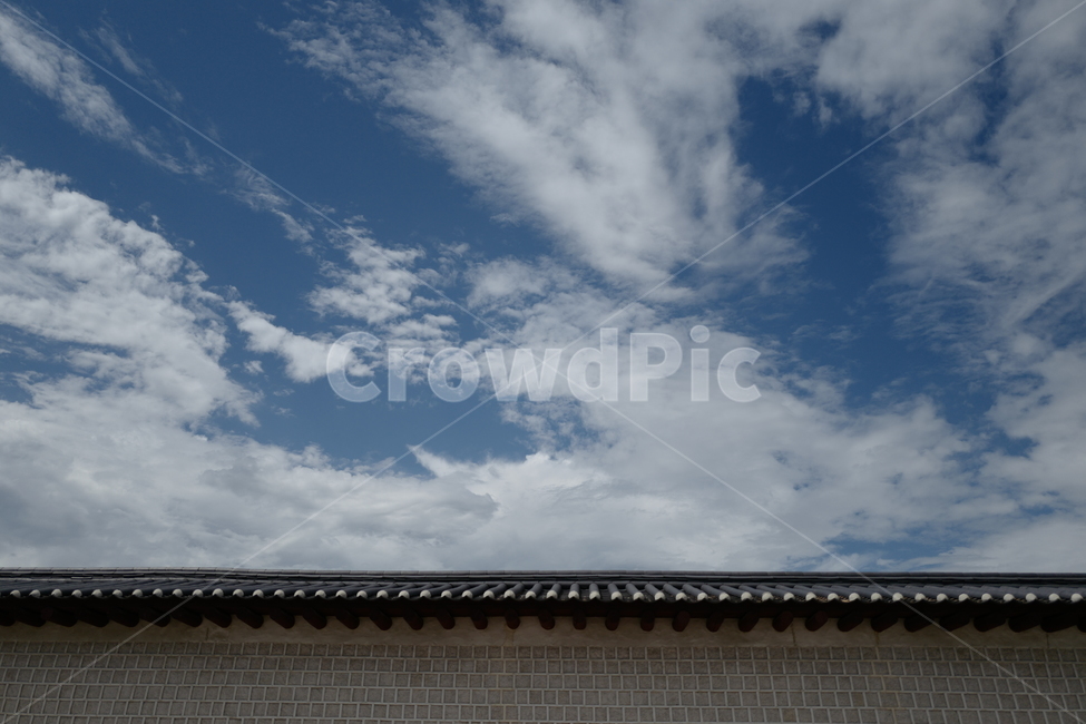 경복궁,돌담,한국전통,하늘,구름,sky,cloud,koreatraditional,koreanculture,stonewall,architecture,structure,construction,한국전통,한국문화,korean traditional,korean culture,건축물,건물외관,exterior,building,structure,architecture,construction