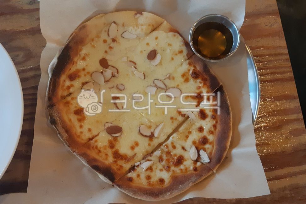 피자,꿀,고르곤졸라,고르곤졸라피자,빵,음식,양식,치즈,gorgonzola,bread