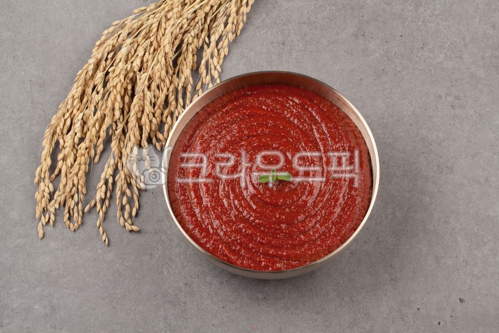 초고추장,고추장,고추,양념,소스,액체빨간색,아시아음식,아시아문화,음식,식사,식품,식료품,재료,식재료,음식재료,클로즈업새콤한,달콤한,매콤한,요리