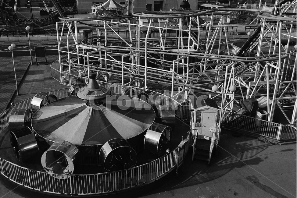 놀이공원,쓸쓸함,폐허,버려진,흑백,감성,필름,놀이공원,놀이동산,놀이터,amusement park,playground,흑백,모노톤,monochrome,black and white