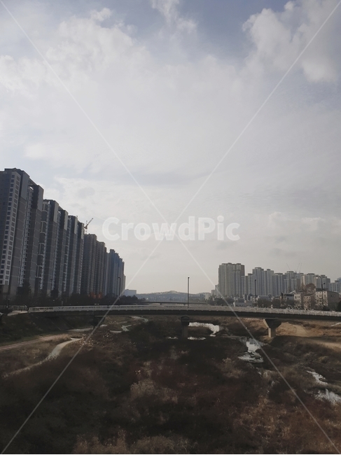 town,도시,urban,중심지,metropolis,아파트,다리,풀,겨울,날씨,winter,한국,korea,하늘,구름,하천,단지,도시,풍경,city,landscape