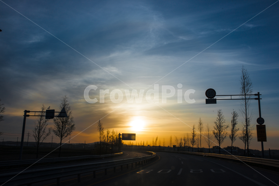 석양,하늘,일몰,구름,풍경,교통,교통수단,traffic,transportation,nature,자연,road,도로,outdoors,옥외