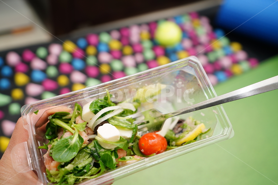 야채,샐러드,salad,먹거리,채소,건강식,다이어트식단,식단관리,푸드,food,색감,음식,식물,인물실루엣,사람실루엣,character silhouette,human silhouette,건강,헬스웨어,헬스케어,healthware,health care