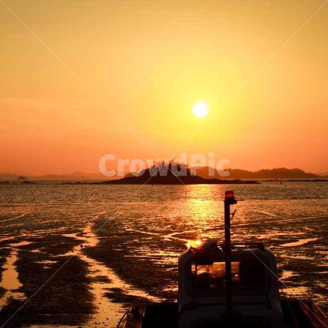 scenery,sunset,일몰,바다,sea,자연,풍경,nature,landscape,해변,바다,beach,sea,outdoors,옥외,sunlight,햇빛,dusk,황혼,sky,하늘,dawn,새벽,red sky,붉은 하늘