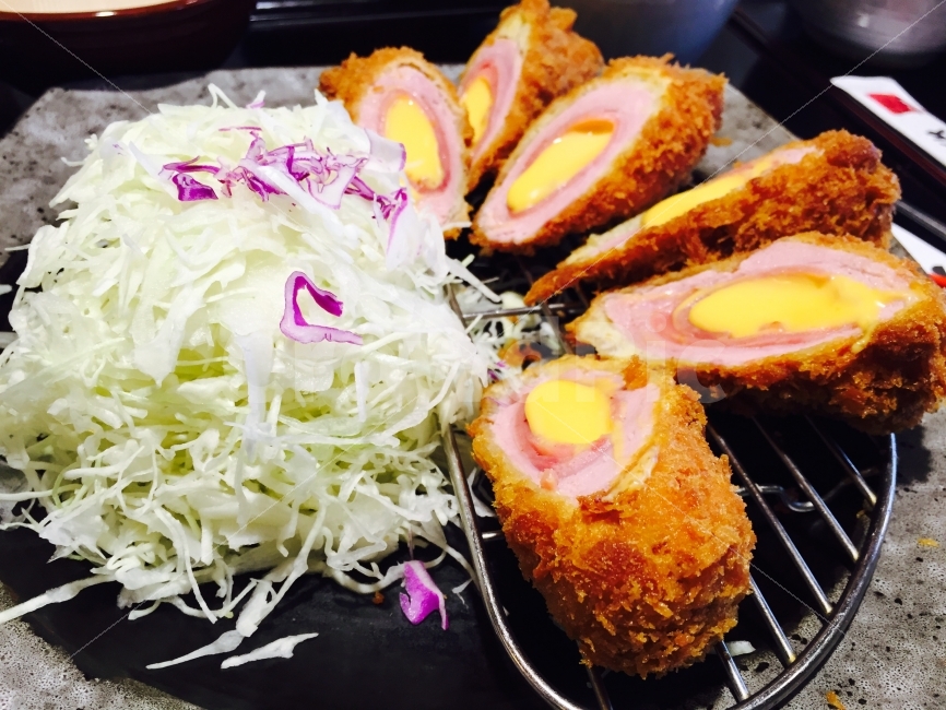 돈까스,일본식,치즈돈까스,바삭한,노릇노릇,음식,식재료,요리,food,cook,meal,dishes,food reserves,육류,고기,meat,일식,일본음식,일본요리,Japanese food,Japanese dishes,Japanese meal,Japanese cook