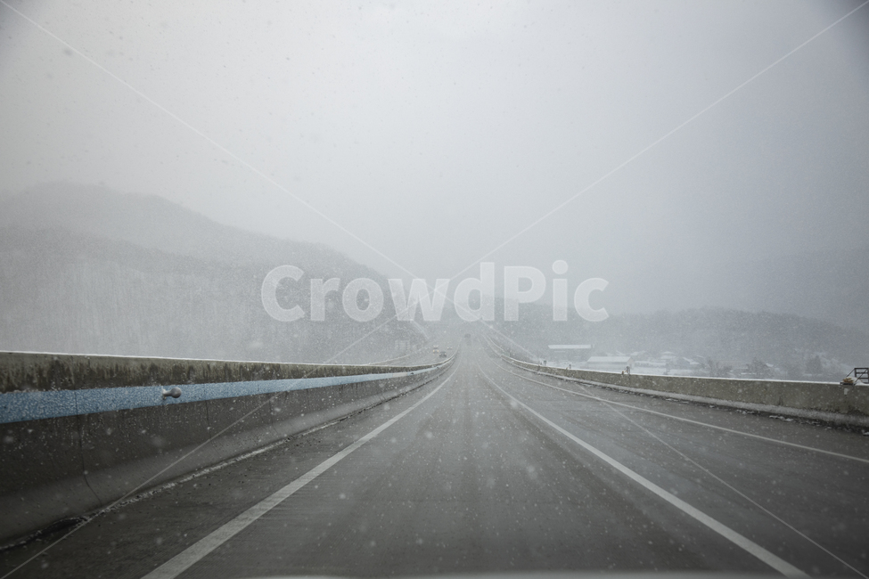 sky,snowfall,winter,cold,climate,life,empty,median,road,snow,weather,season,guardrail,highway,lane,traffic