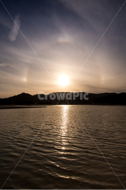 추동,일몰,플래어,호수,반영,대전,자연현상,구름,하늘,자연,풍경,nature,landscape,flare,플레어,light,빛,outdoors,옥외,sunlight,햇빛,water,물