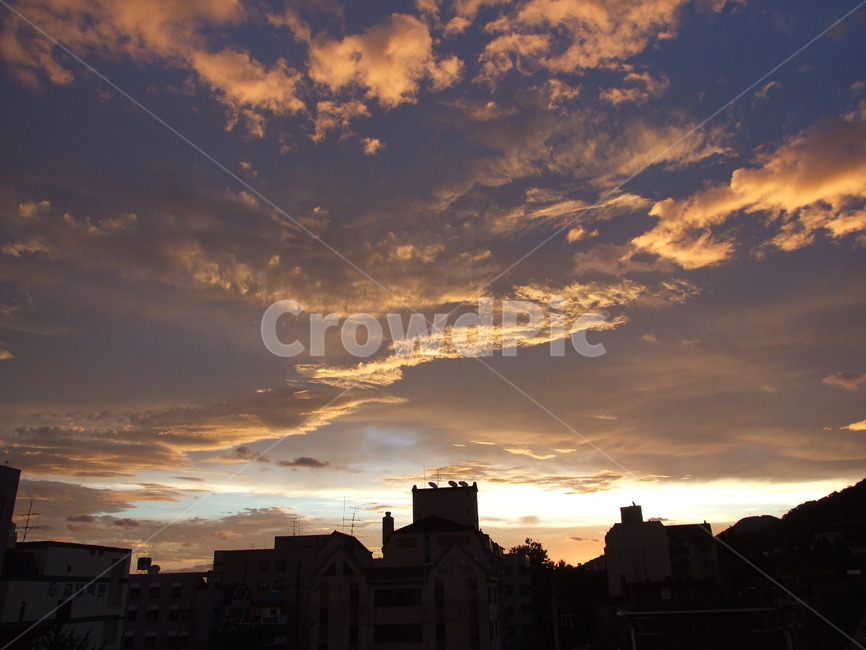 일출,도심일출,이른아침,붉은구름,붉은하늘,하늘풍경,일몰,노을,도시,풍경,city,landscape,한국도시풍경,한국도시경관,korea cityscape,실루엣,그림자,silhouette,shadow,nature,자연,outdoors,옥외,sunlight,햇빛,weather,날씨,sky,하늘,dusk,황혼,red sky,붉은 하늘,dawn,새벽,sunset