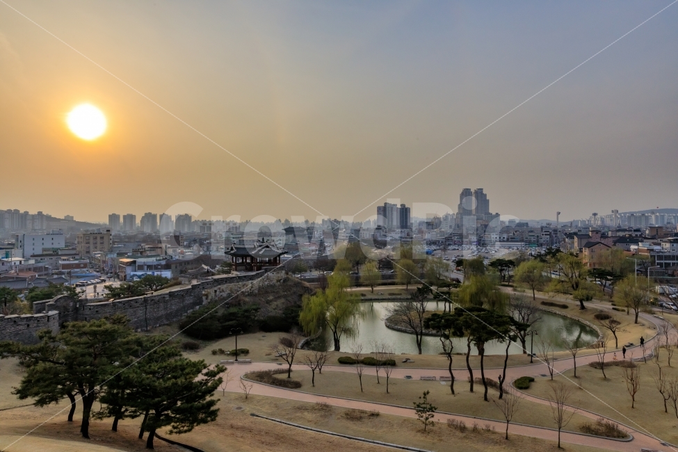 자연,풍경,하늘,구름,일몰,야경,수원,수원화성,방화수류정,한국전통,한국문화,korean traditional,korean culture,도시,풍경,city,landscape,outdoors,옥외,scenery,nature,경치,road,도로
