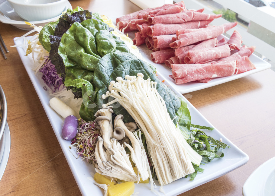restaurant,eat out,beef,shabushabu,vegetable,menu,food,Vietnamese spring roll,Shabu