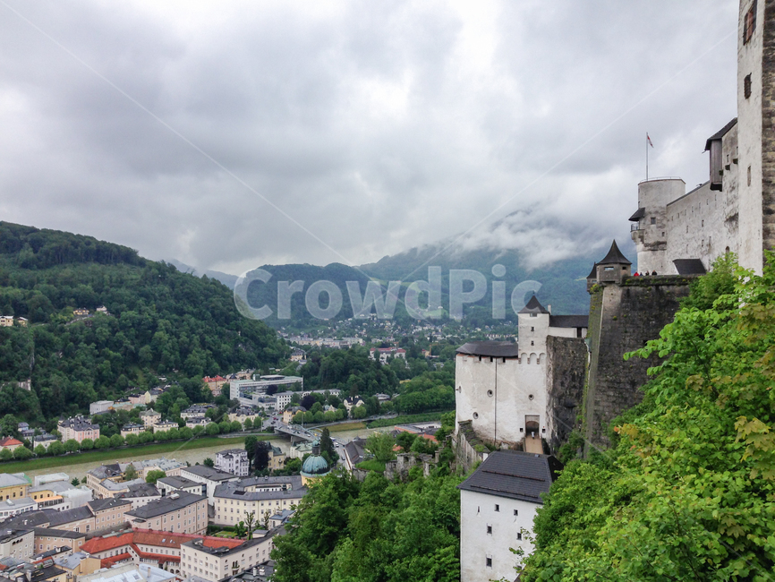 잘츠부르크,오스트리아,짤츠부르크,동유럽,풍경,경치,유럽,전경,호엔잘츠부르크성,자연,경관,아름다운,도시,관광지,여행지,관광도시,모짜르트,바로크,바로크양식,중세,중세도시,중세건물,건물,건축물,바로크건축,흐린,먹구름,구름,도시,풍경,city,landscape,해외,외국,세계,foreign,oversea,world,세계도시풍경,해외도시풍경,외국도시풍경,world cityscape,nature,scenery,outdoors,옥외