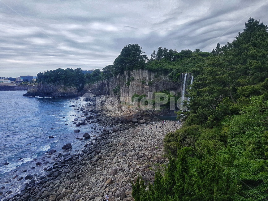 제주도,전방폭포,바다,구름,자갈,물,water,곶,자연,nature