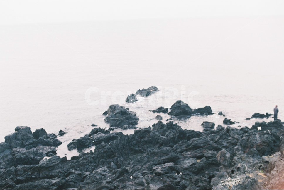 제주도,애월해변,해변,바다,풍경,배경,필름사진,필름카메라,film,filmpic,filmcamera,jejuisland,하늘,잔잔함,감성사진,제주도,jeju,jeju island,outdoors,옥외,land,땅,nature,자연,shoreline,해안선,water,물,ocean,대양,sea