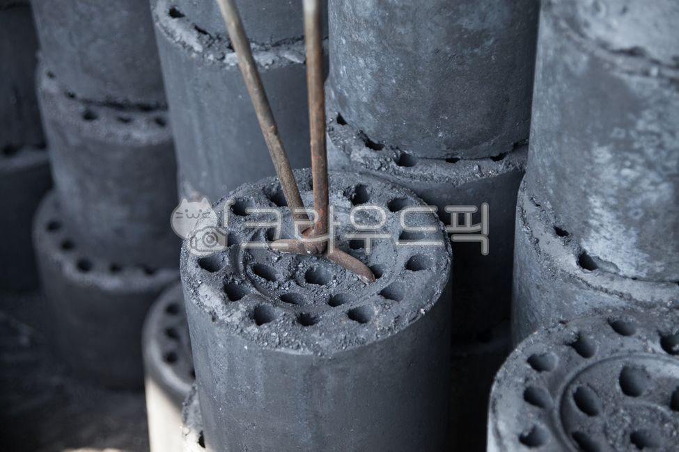 겨울,난방,석탄,연료,연탄,검정,winter,heating,coal,fuel,briquettes,black,clamp,집게