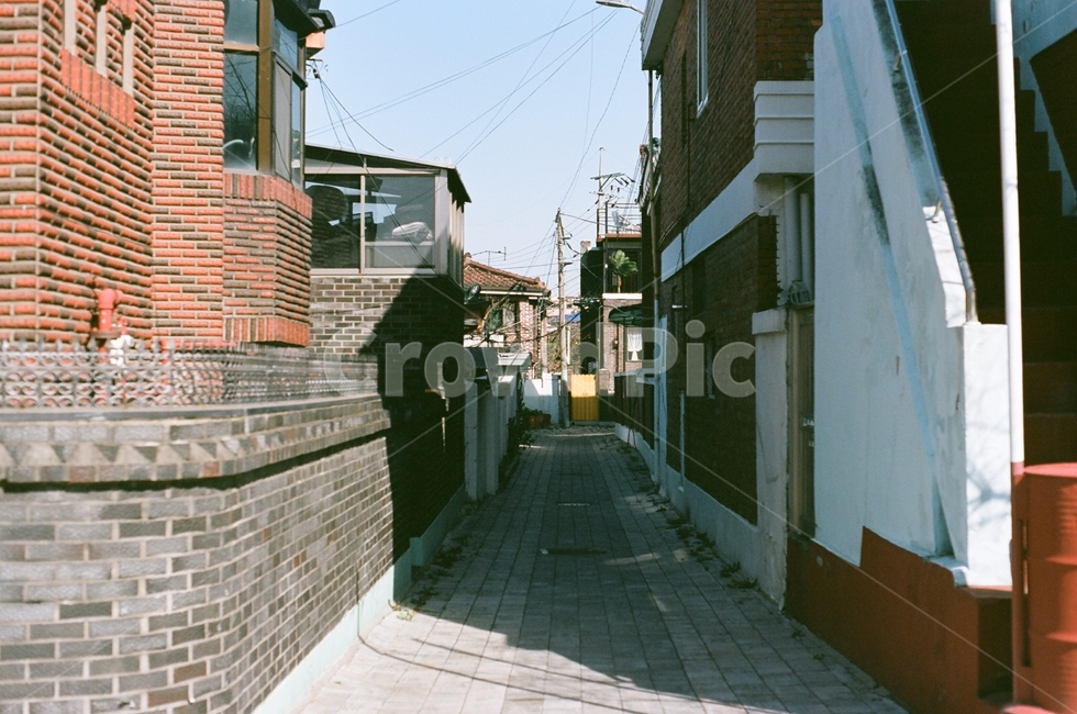 walkway,통로,path,시티,urban,어반,city,도시,town,보도,포장,pavement,sidewalk,road,거리,street