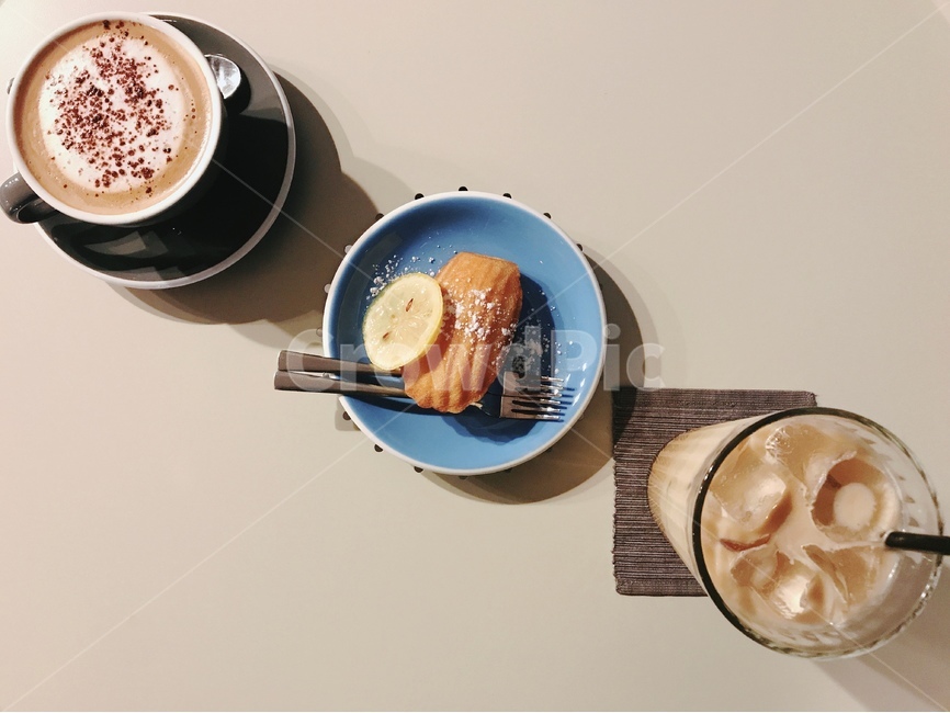 커피,감성사진,Coffee,Teatime,티타임,아이스커피,마들렌,빵,Bread,Emotionalphoto,카페,감성,cafe,휴식,음식,식재료,요리,food,cook,meal,dishes,food reserves,디저트,간식,후식,dessert,snack,커피,카페,coffee,cafe