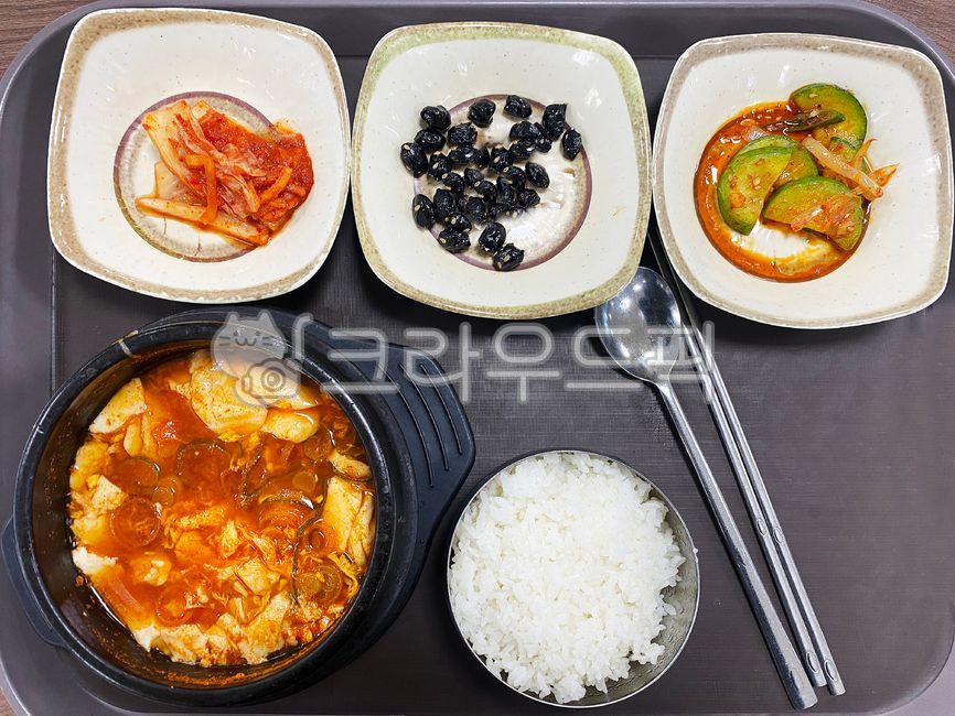 soup,soft tofu,dining table,sidedish,Tofu Stew,softtofustew,side dish,softtofu,Korean food,table,beancurd,koreanfood,kimchi,stew,vitiligo,Korean,delicious,food,alum,bean bowl