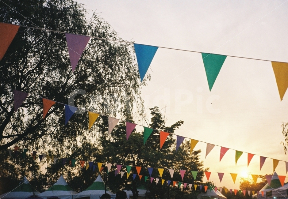 페스티벌,레인보우,석양,노을,오후,가렌드,축제,여름,저녁,filmphotography,감성,축제,행사,festival,carnival,event,감성,sensible,feeling,색깔,색상,색채,색감,color sense,color sensitivity,feeling of color