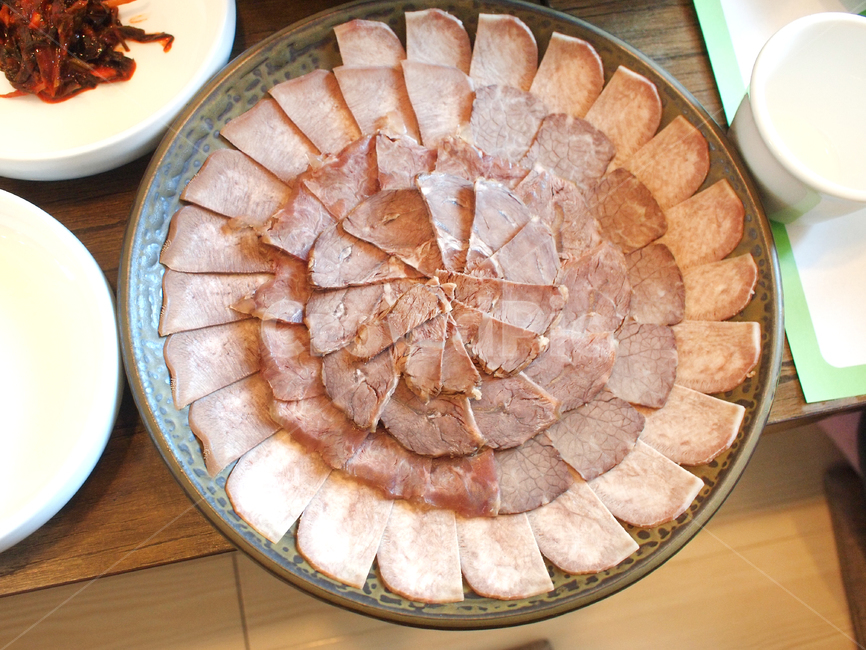 food,음식,dish,요리,meal,식사,한국음식,전통음식,koreanfood,수육,pork,돼지고기,돼지고기요리,돼지요리,platter,플래터