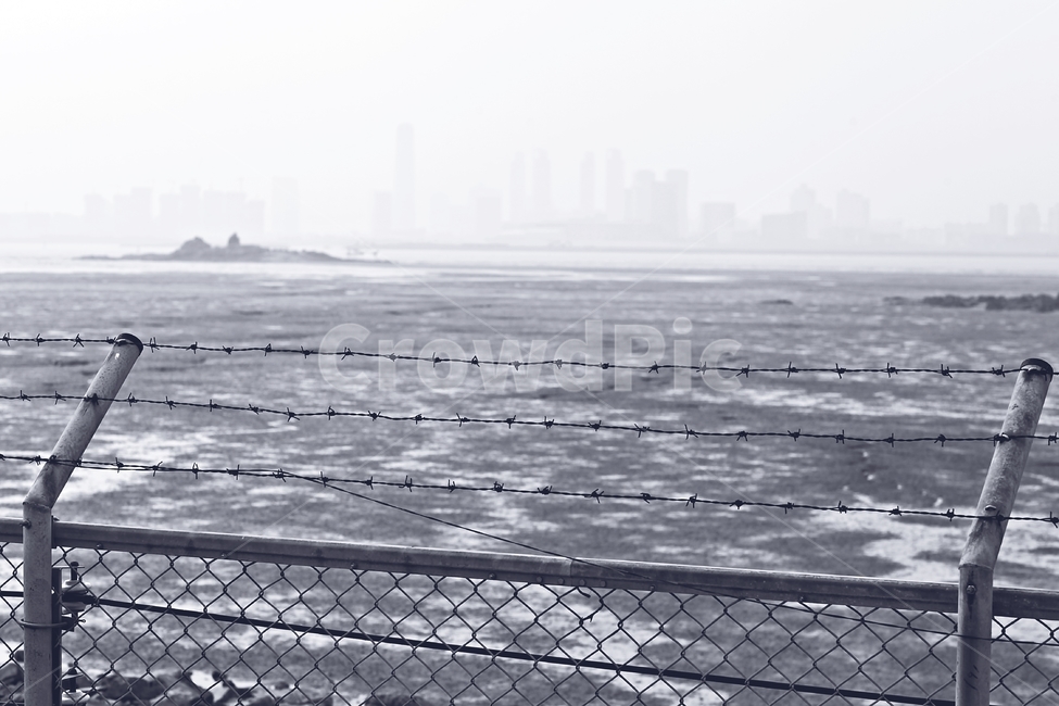 철조망,wirefence,신기루,감성사진,흑백사진,흑백,모노톤,monochrome,black and white