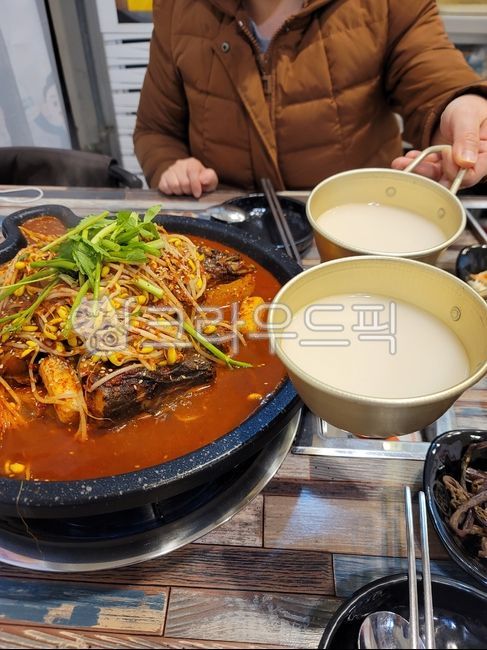 막걸리,탁주,해물찜,술,막걸리잔,한국술,건배