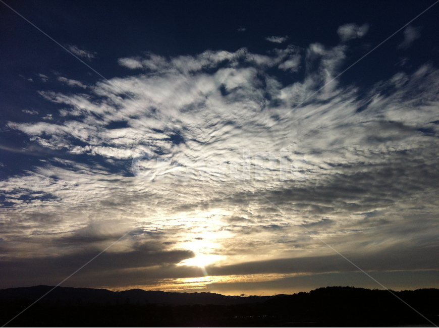 구름,하늘,노을,산,해,태양,저녁,cloud,sky,sun,sunset,자연,풍경,nature,landscape,outdoors,옥외,sunlight,햇빛,flare,플레어,light,빛