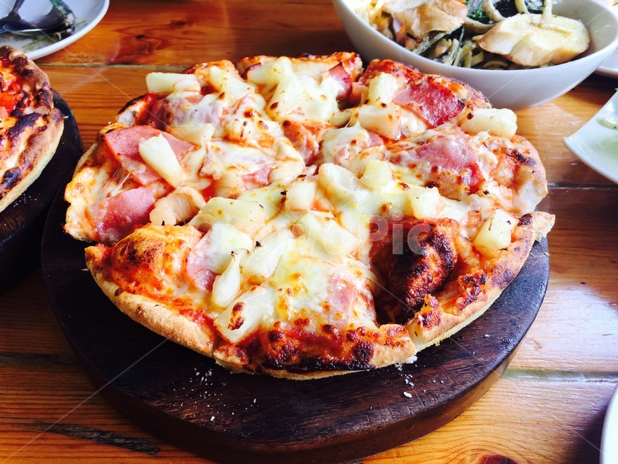 피자,고기,식당,식사,pizza,치즈,베이컨,food,meal,dish