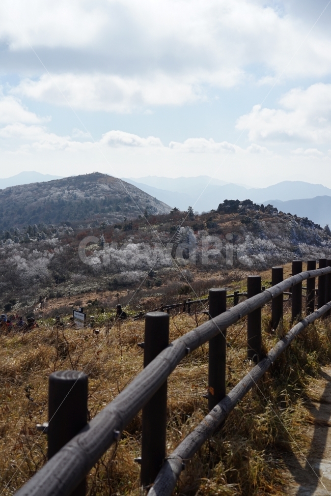 상고대,산,등산,자연풍경,mountain,자연,풍경,nature,landscape,한국자연풍경,한국자연경관,korea nature landscape,banister,난간,handrail,railing