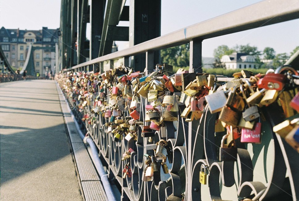 호엔촐레른다리,hohenzollernbrücke,쾰른,사랑의약속,사랑의맹세,열쇠고리,다리,bridge,필름카메라,필름