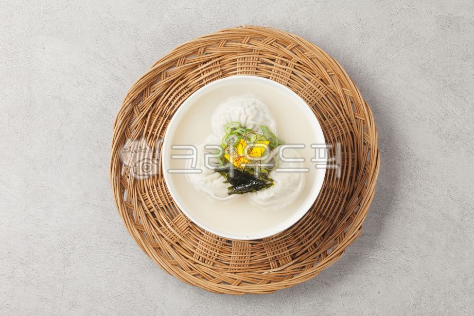 Tteokguk,tteokmanduguk,manduguk,mandu,garaetteok,gomyeong,seol food,holiday food,seolnal food,cooking