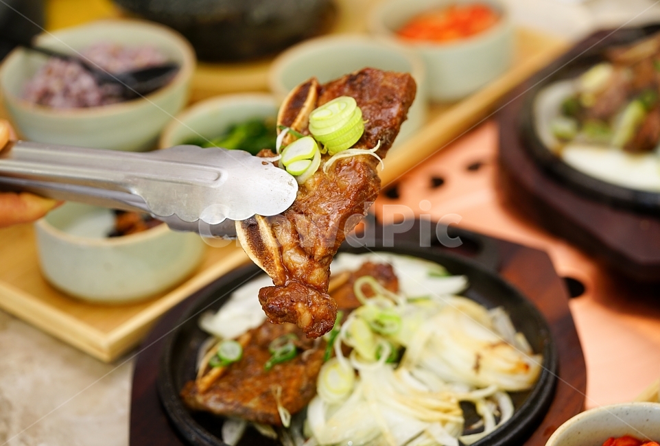 돼지갈비,갈비,고기,식사,육류,육식,먹방,음식,외식,푸드,먹거리,점심,꼬기,돼지고기,식감,food,한식,맛집,음식,식재료,요리,food,cook,meal,dishes,food reserves,육류,고기,meat,한식,한국음식,한국요리,korean food,korean dishes,korean meal,korean cook