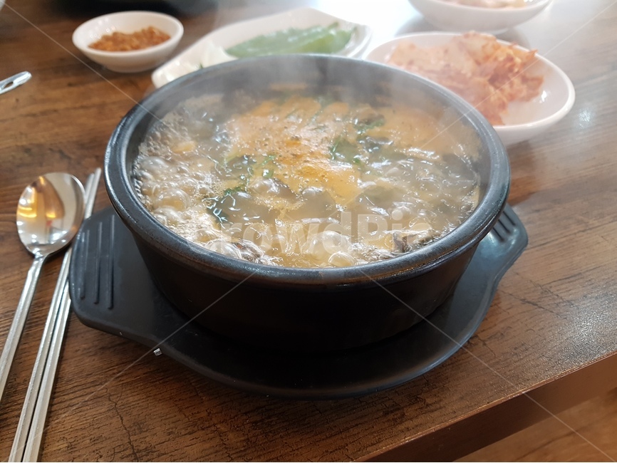 국밥,굴국밥,한식,뚝배기,음식,koreandishes,food,koreandishes,koreanfood,요리,음식,식재료,요리,food,cook,meal,dishes,food reserves,한식,한국음식,한국요리,korean food,korean dishes,korean meal,korean cook