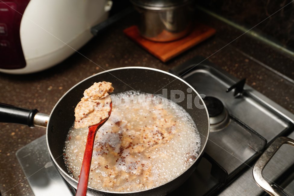 누룽지,한식,음식,간식,푸드,쌀,식사대용,먹방,먹거리,곡물,누룽지탕,주방,키친,부엌,주방용품,요리도구,kitchen,kitchenware,cookroom,cookingutensil,음식,식재료,요리,food,cook,meal,dishes,food reserves,한식,한국음식,한국요리,korean food,korean dishes,korean meal,korean cook