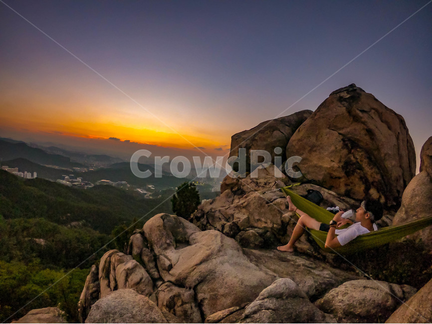 sunsat,trekking,노을,등산,야경,서울,하늘,산,아웃도어,자연,풍경,nature,landscape,사람,인물,인간,human,person,남성,남자,man,male,휴식,힐링,rest,relaxation,healing