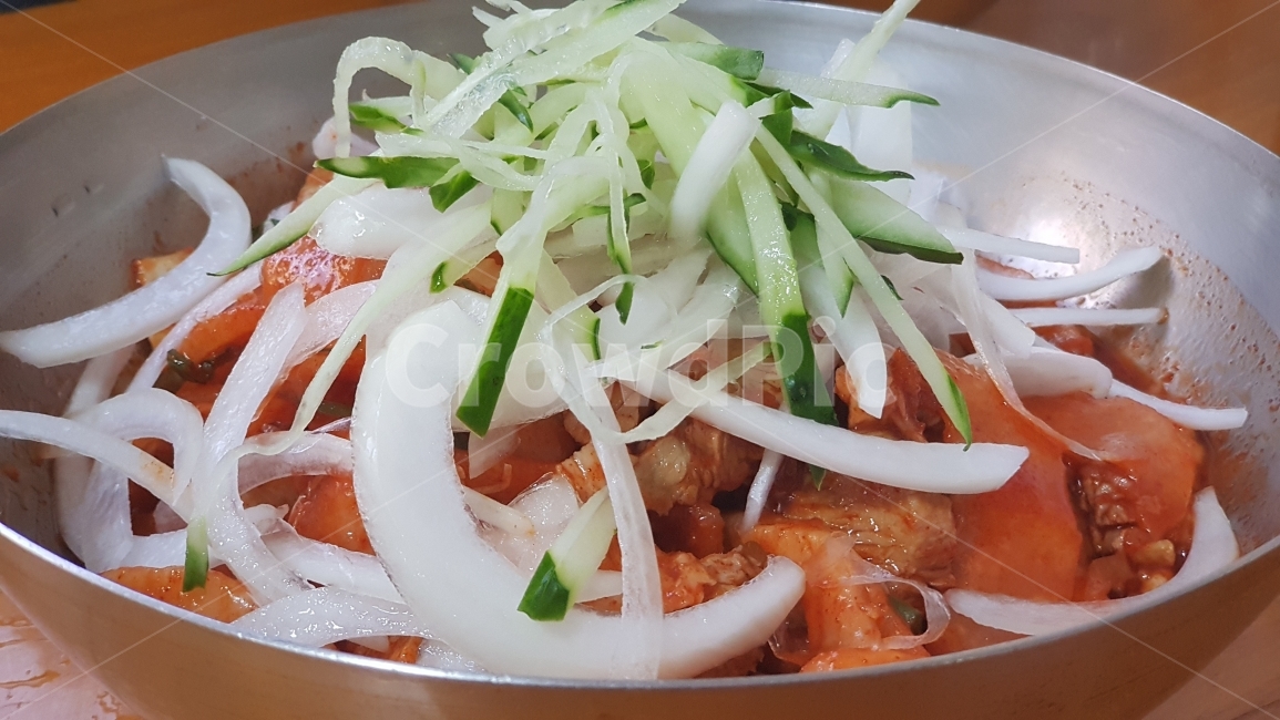 제육무침,야식,양파,안주,음식,토속요리,소주안주,먹음직스러운,먹고싶은,무침,요리,맛있는,냉면,냉면과잘어울리는,음식,식재료,요리,food,cook,meal,dishes,food reserves,육류,고기,meat,한식,한국음식,한국요리,korean food,korean dishes,korean meal,korean cook