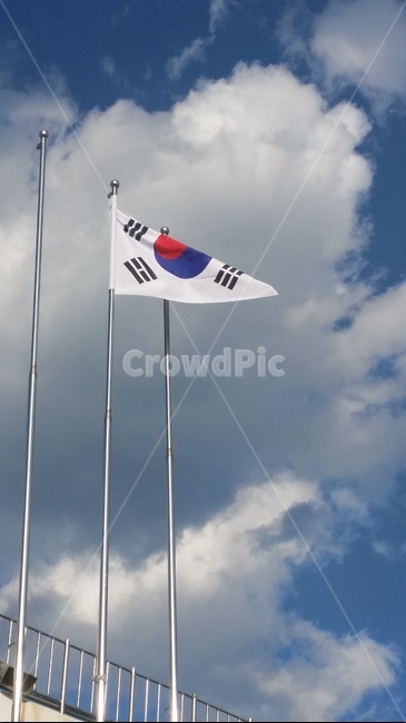 태극기,국기,구름,하늘,파란색